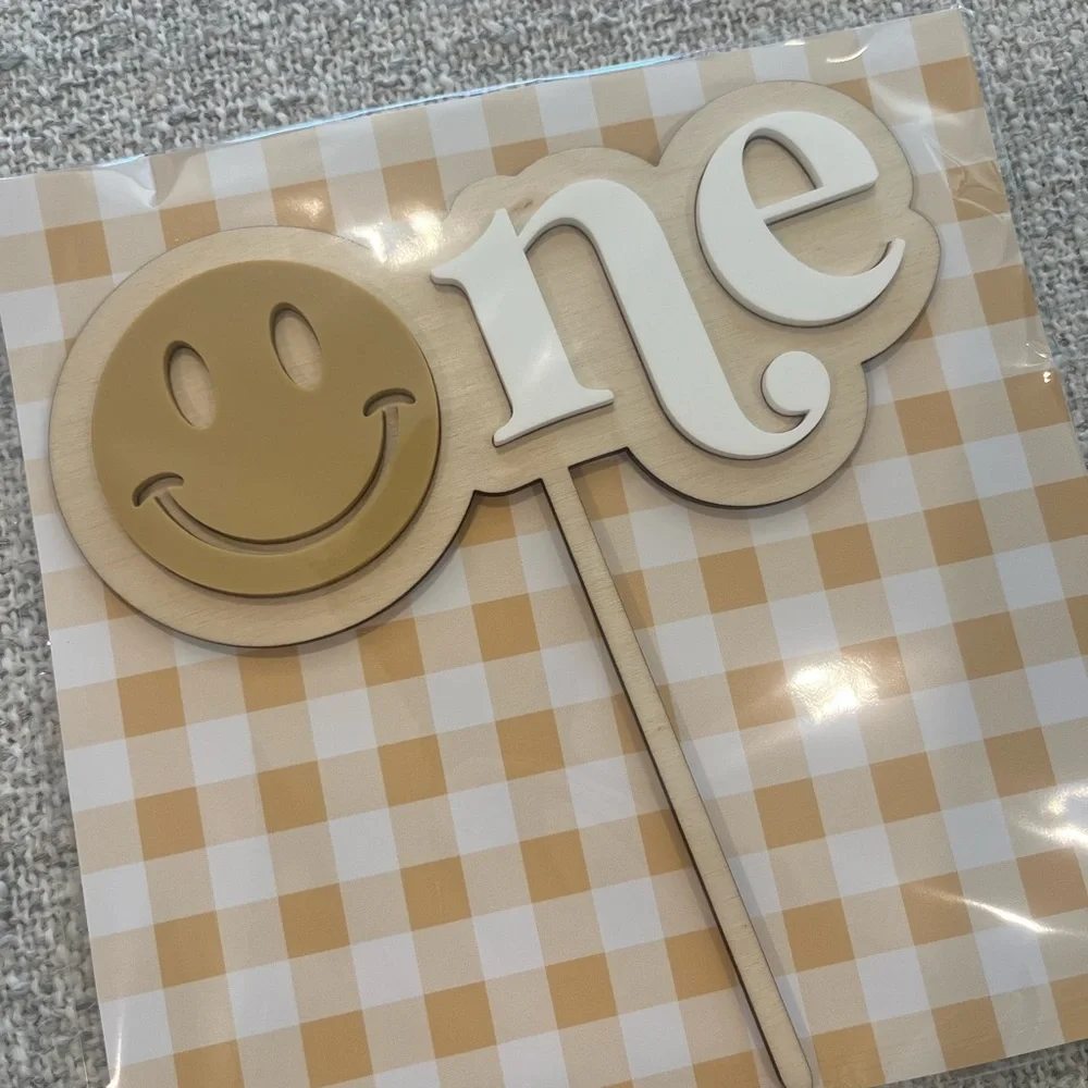 NWT First Birthday ONE Smiley Face Cake Topper